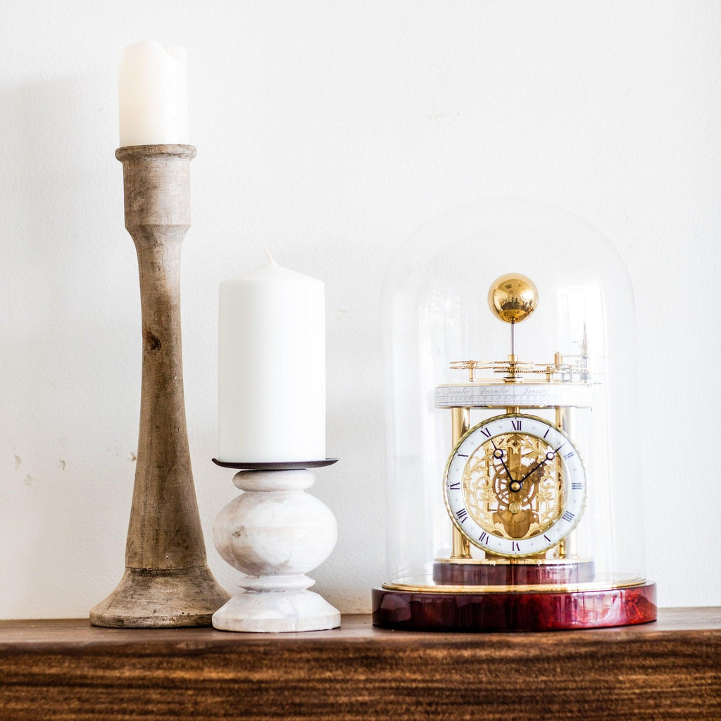 Élevez votre espace avec l'élégance intemporelle des horloges de mantel Hermle et Howard Miller